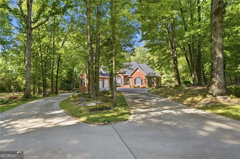 153 York PL Calhoun, GA 30701