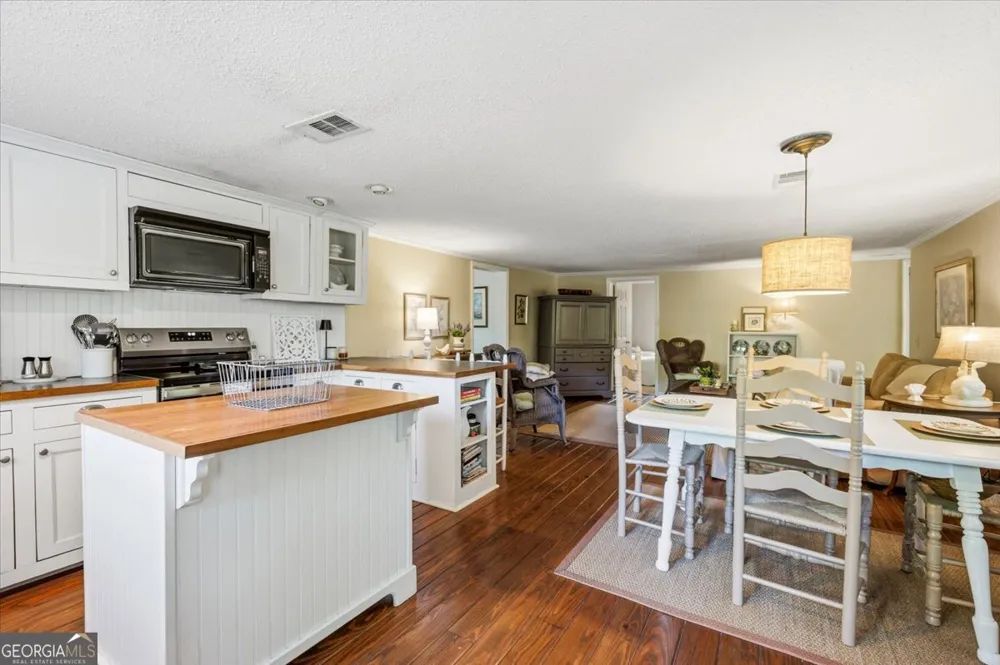 214 Howard Roberts RD Gray, GA 31032