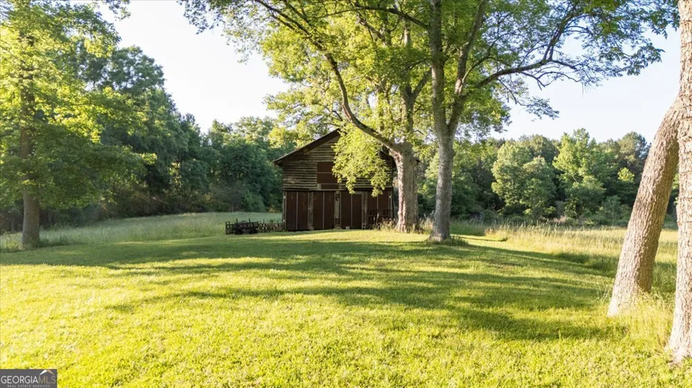 214 Howard Roberts RD Gray, GA 31032