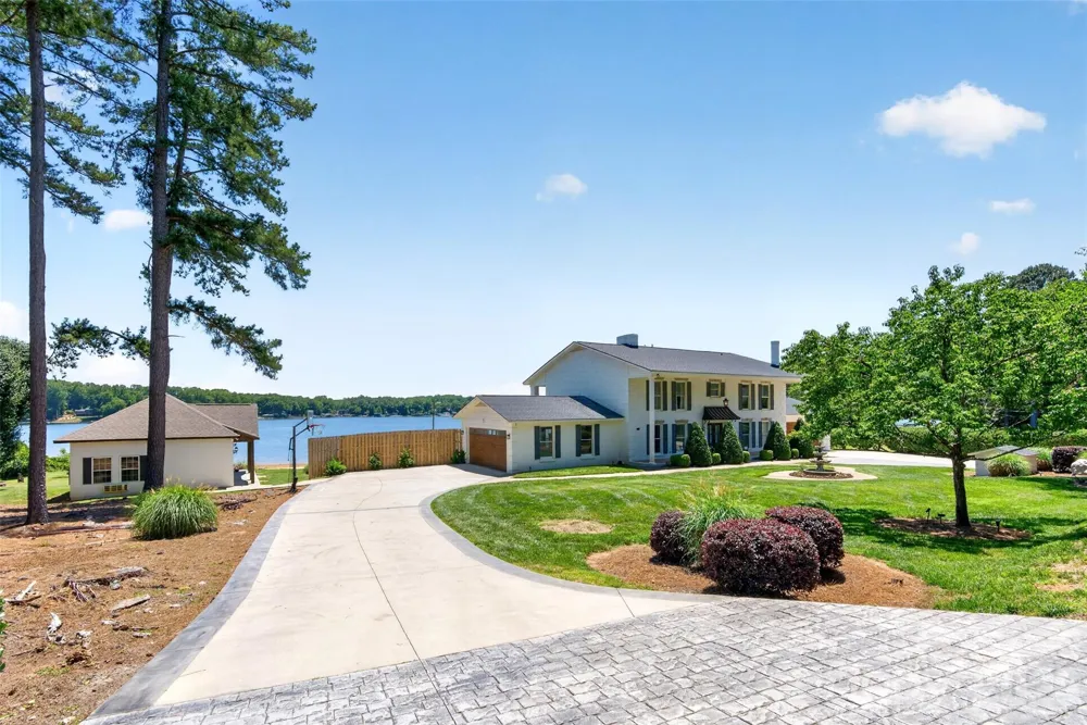 615 Kenway Loop Mooresville, NC 28117