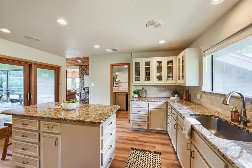509 Coventry Road Spicewood, TX 78669