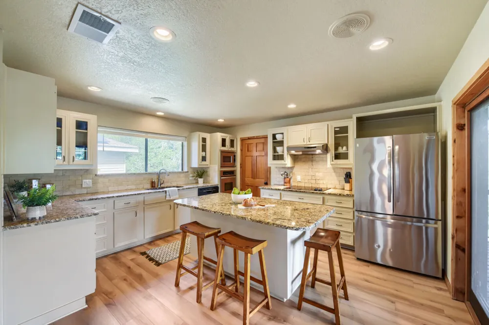 509 Coventry Road Spicewood, TX 78669