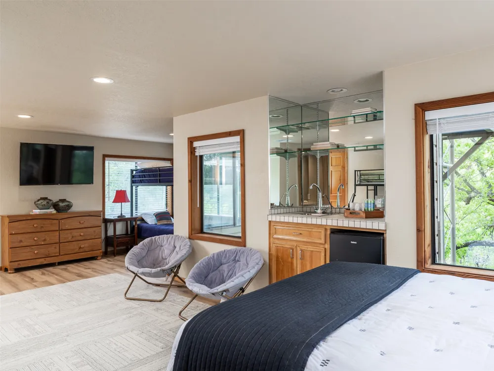 509 Coventry Road Spicewood, TX 78669