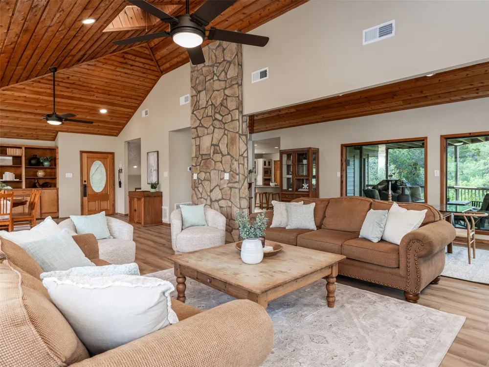 509 Coventry Road Spicewood, TX 78669