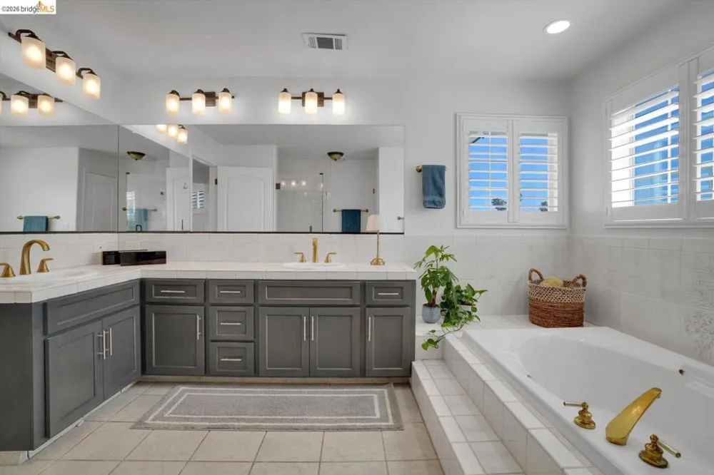 5530 Edgeview DR Discovery Bay, CA 94505
