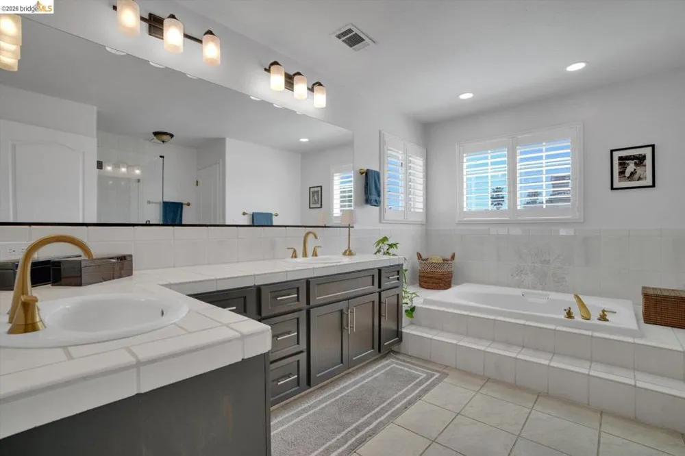 5530 Edgeview DR Discovery Bay, CA 94505