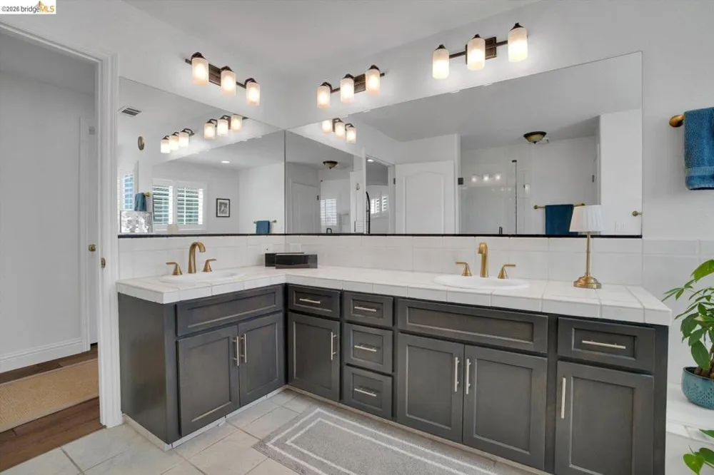 5530 Edgeview DR Discovery Bay, CA 94505