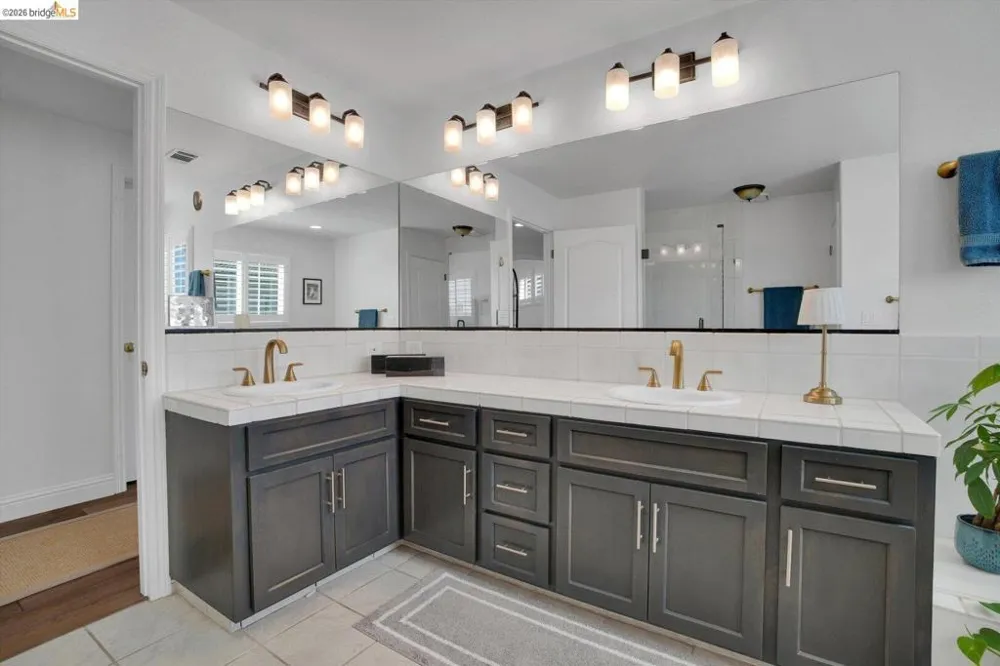 5530 Edgeview DR Discovery Bay, CA 94505