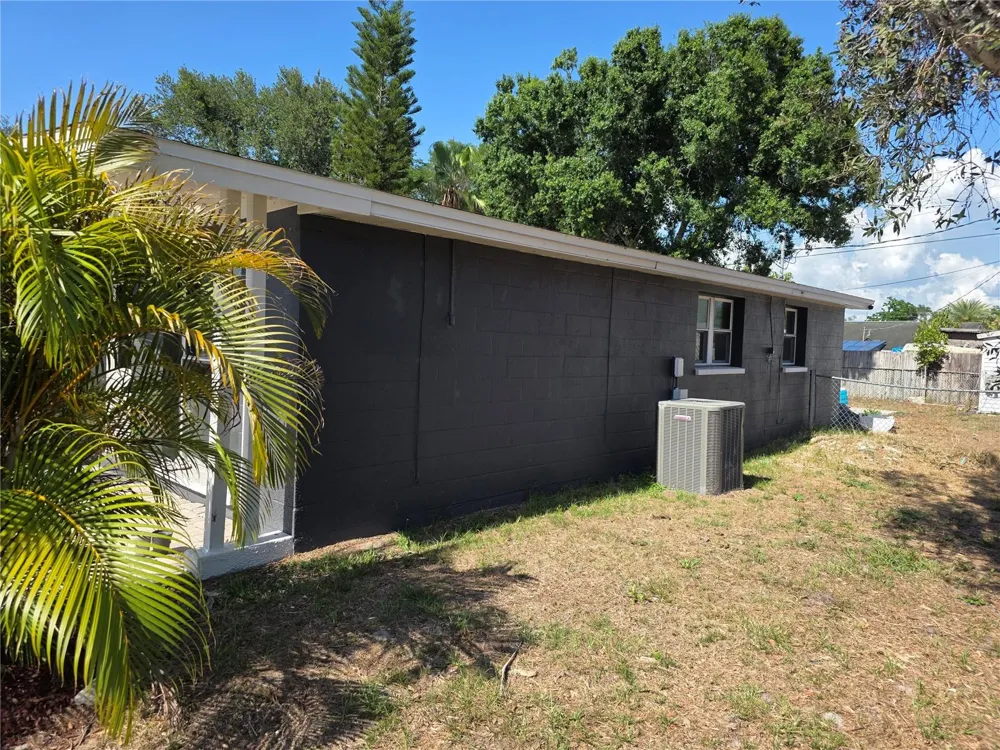 917 27TH STREET E Bradenton, FL 34208