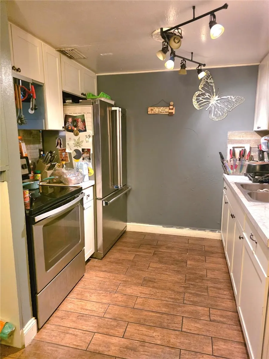 917 27TH STREET E Bradenton, FL 34208