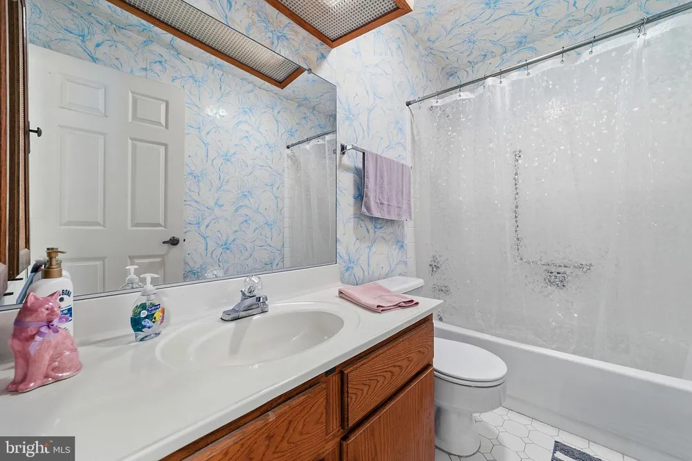 9 PATRICK HENRY COURT Monroe Township, NJ 08831