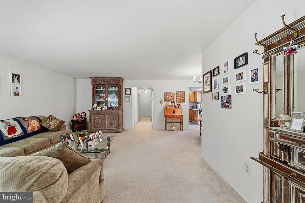9 PATRICK HENRY COURT Monroe Township, NJ 08831