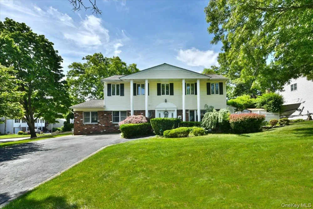 22 Chatham Road Commack, NY 11725