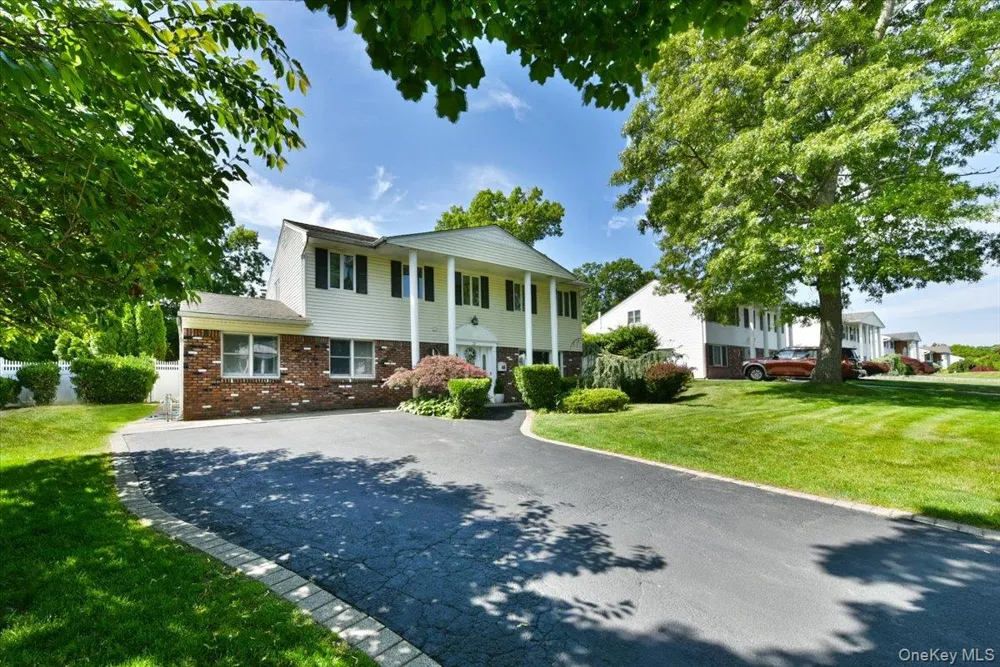 22 Chatham Road Commack, NY 11725