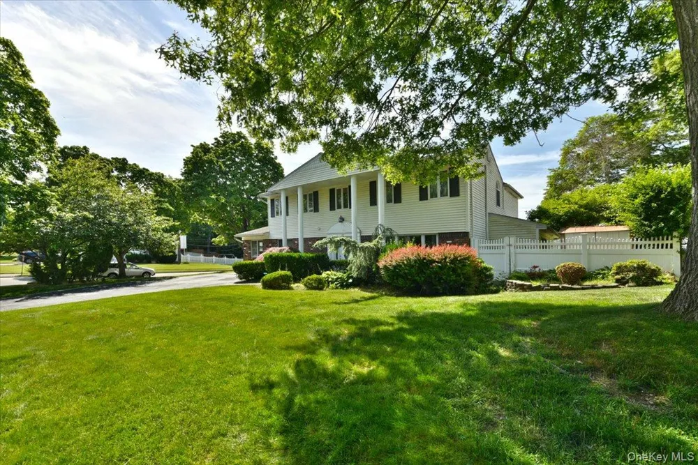22 Chatham Road Commack, NY 11725