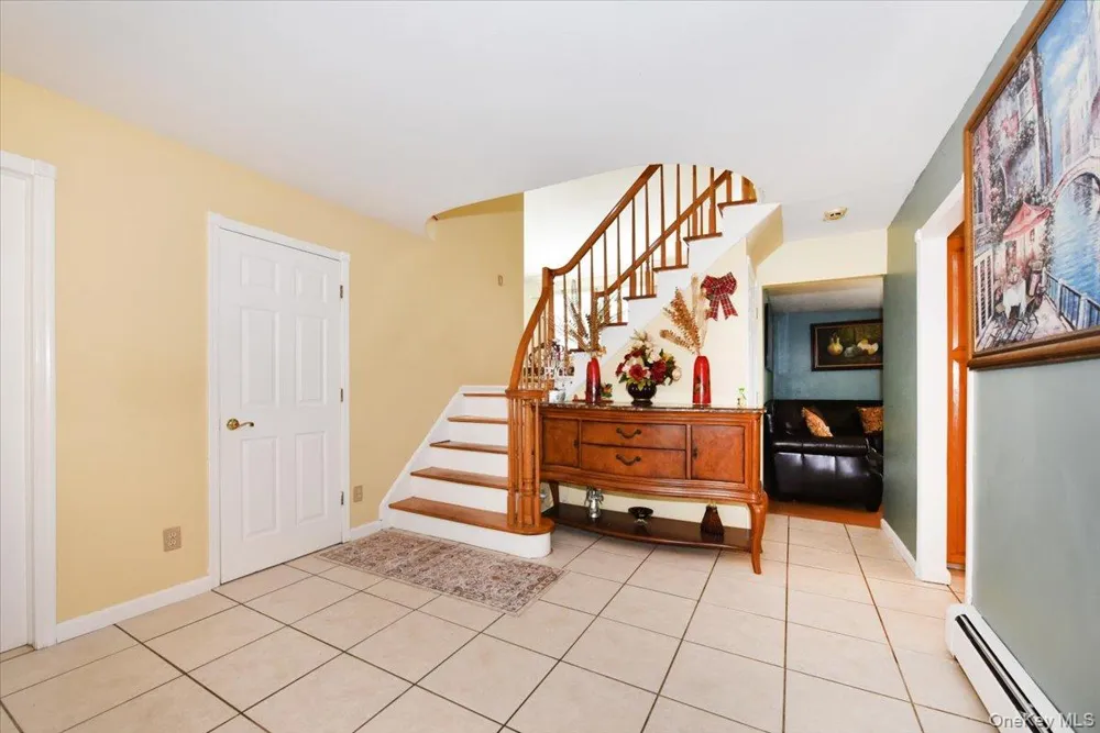 22 Chatham Road Commack, NY 11725