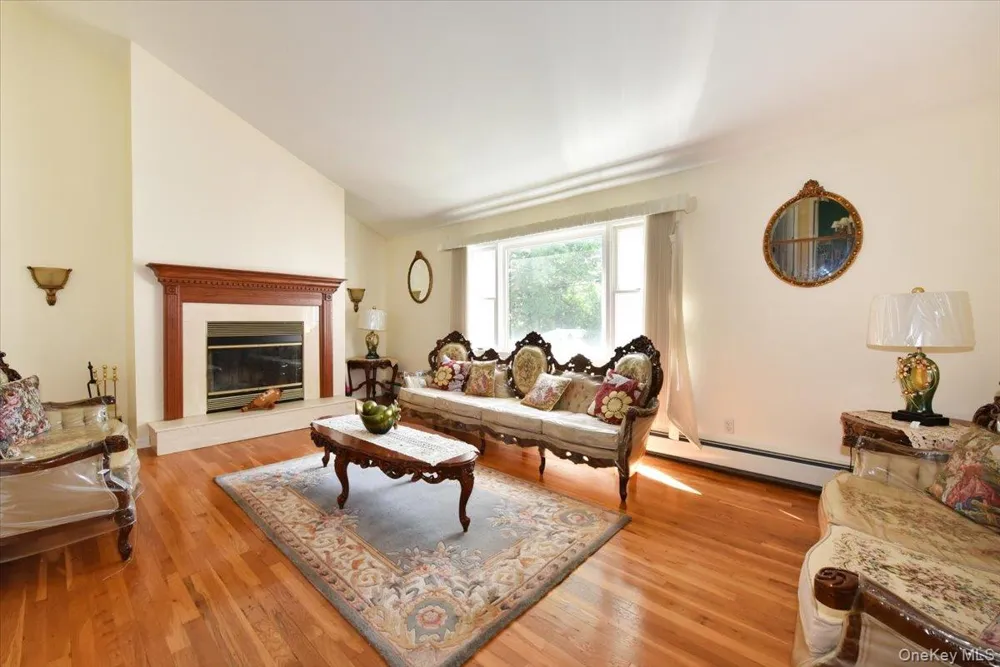 22 Chatham Road Commack, NY 11725