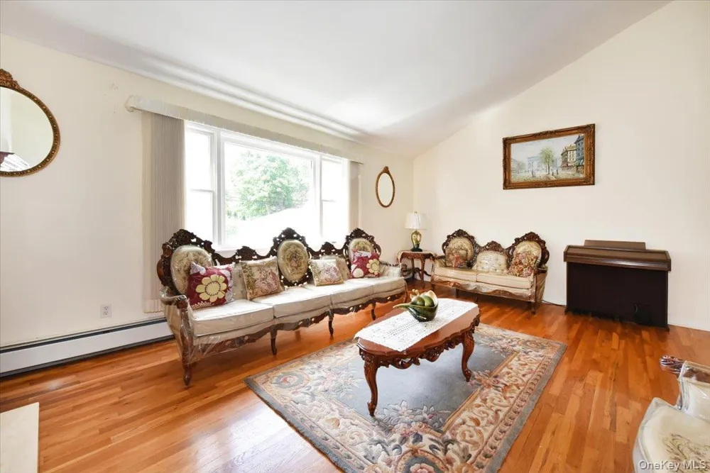 22 Chatham Road Commack, NY 11725