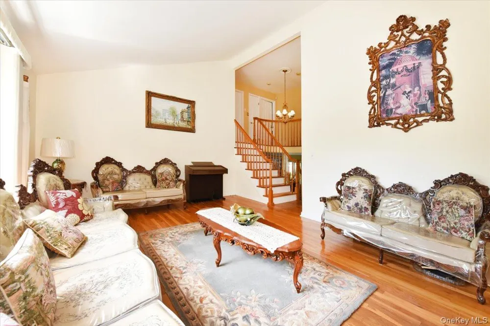 22 Chatham Road Commack, NY 11725