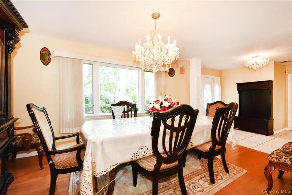 22 Chatham Road Commack, NY 11725