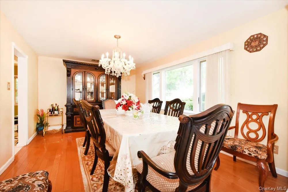 22 Chatham Road Commack, NY 11725