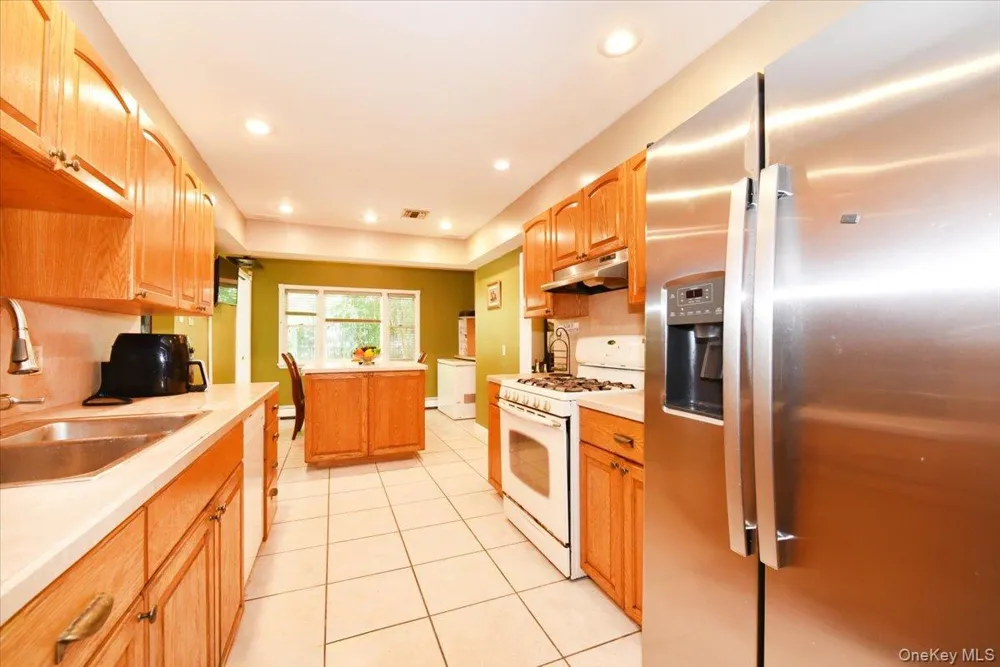 22 Chatham Road Commack, NY 11725