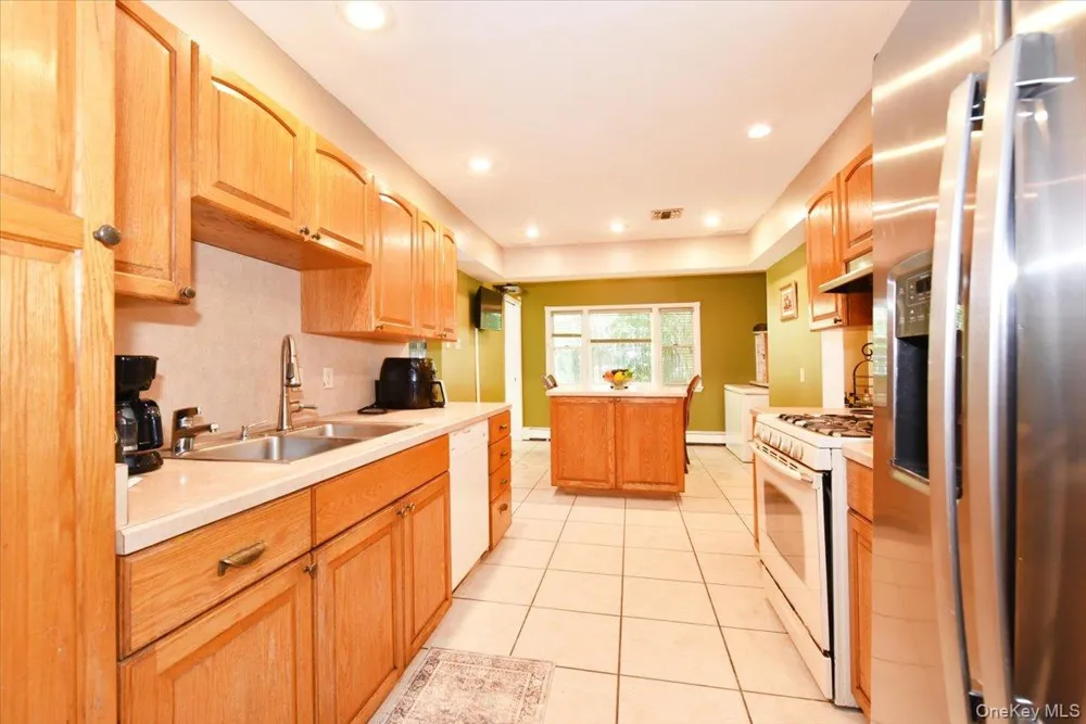 22 Chatham Road Commack, NY 11725