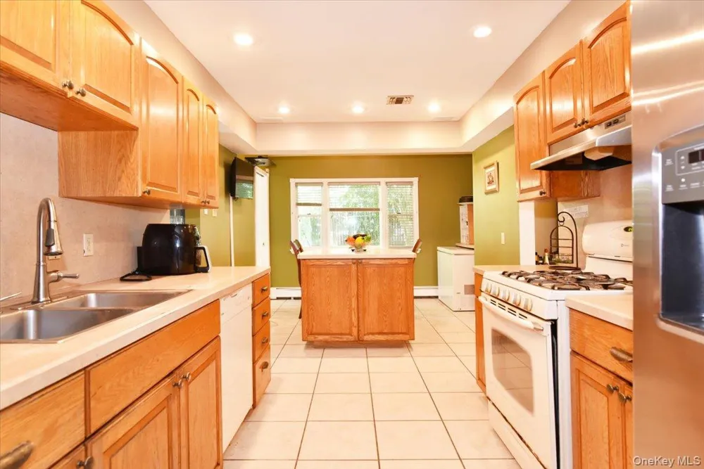22 Chatham Road Commack, NY 11725