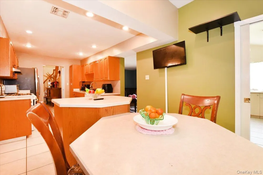 22 Chatham Road Commack, NY 11725