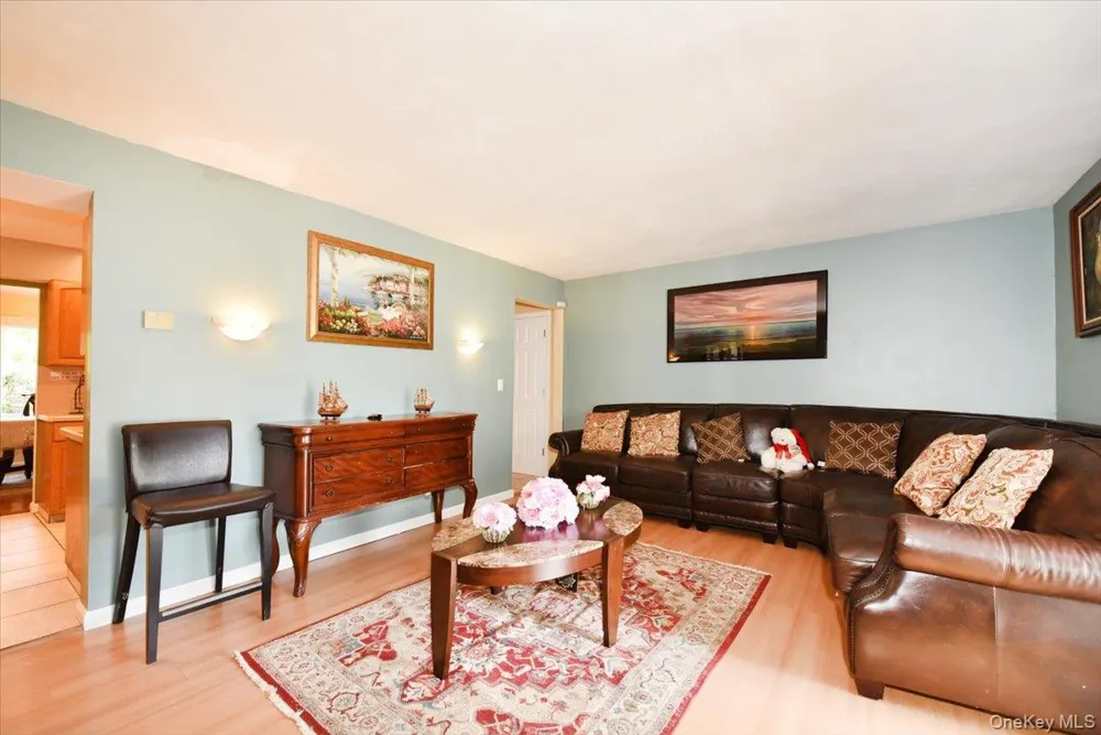 22 Chatham Road Commack, NY 11725