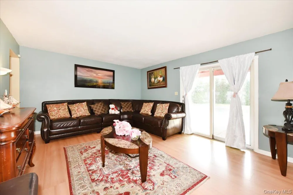 22 Chatham Road Commack, NY 11725