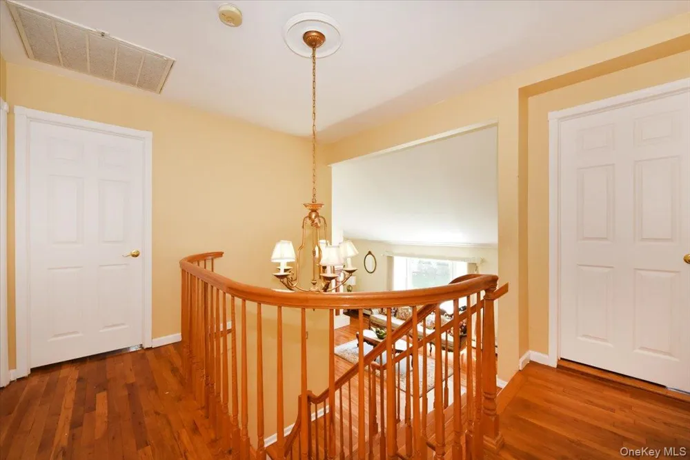 22 Chatham Road Commack, NY 11725