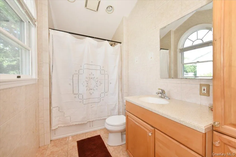 22 Chatham Road Commack, NY 11725