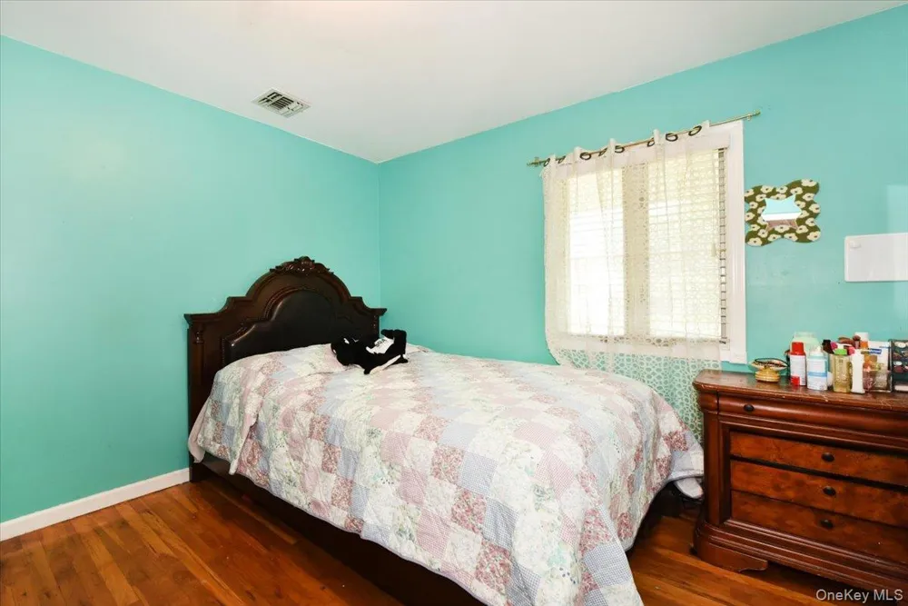 22 Chatham Road Commack, NY 11725
