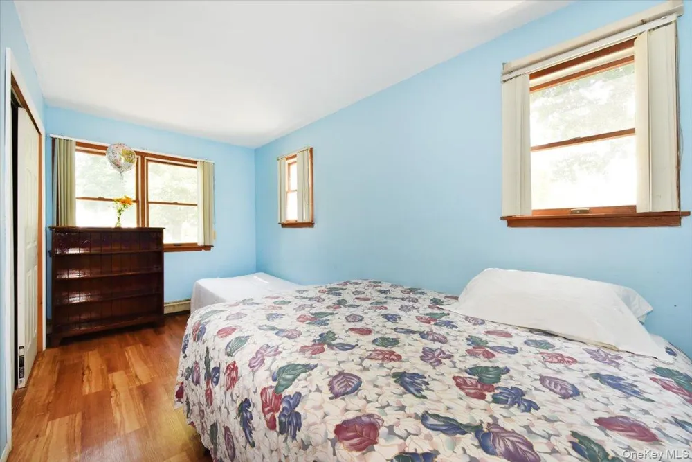 22 Chatham Road Commack, NY 11725