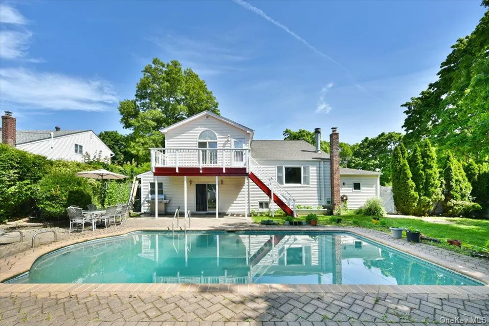 22 Chatham Road Commack, NY 11725