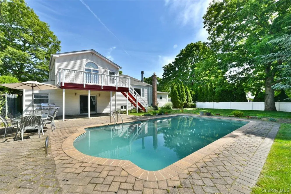 22 Chatham Road Commack, NY 11725