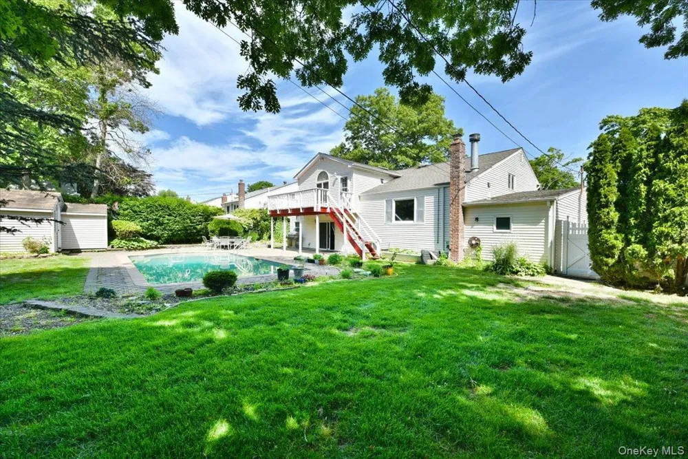 22 Chatham Road Commack, NY 11725