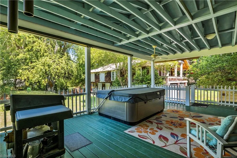 637 Stokesburg Road Walnut Cove, NC 27052