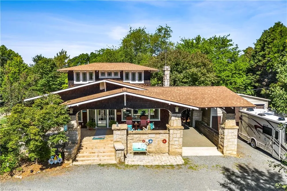 637 Stokesburg Road Walnut Cove, NC 27052
