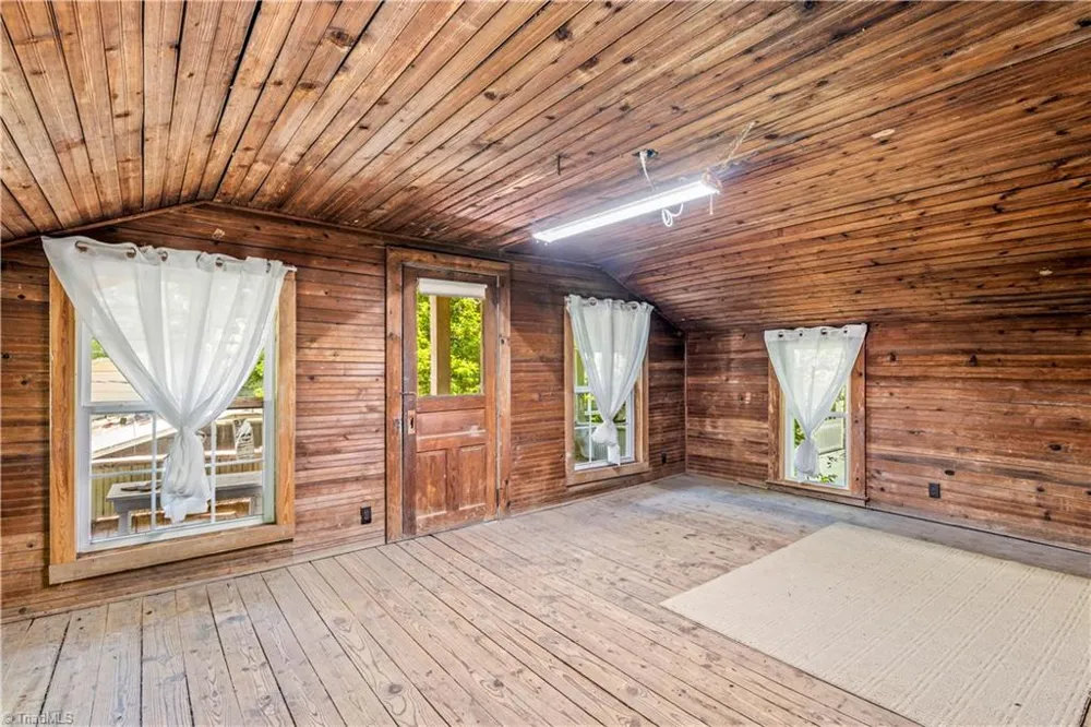 637 Stokesburg Road Walnut Cove, NC 27052