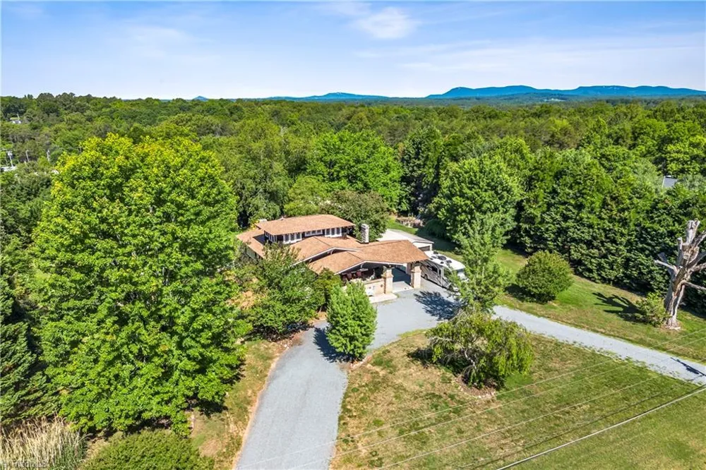 637 Stokesburg Road Walnut Cove, NC 27052