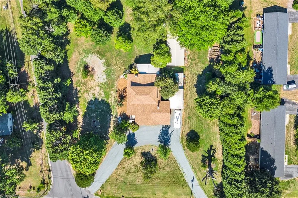637 Stokesburg Road Walnut Cove, NC 27052