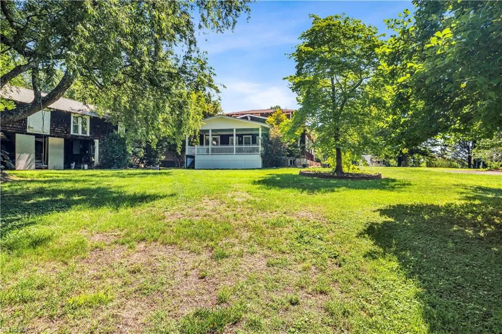 637 Stokesburg Road Walnut Cove, NC 27052