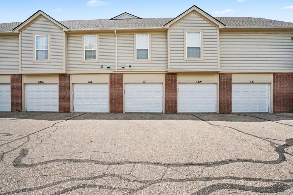 11107 Farmingdale Lane #130 Walled Lake, MI 48390