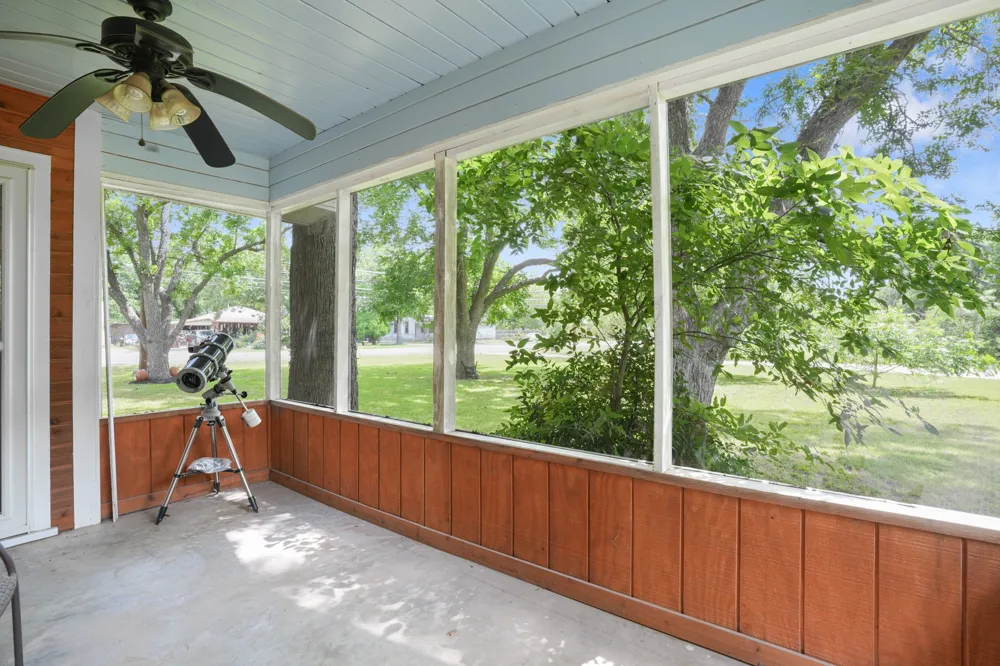 1320 W San Antonio Street Lockhart, TX 78644