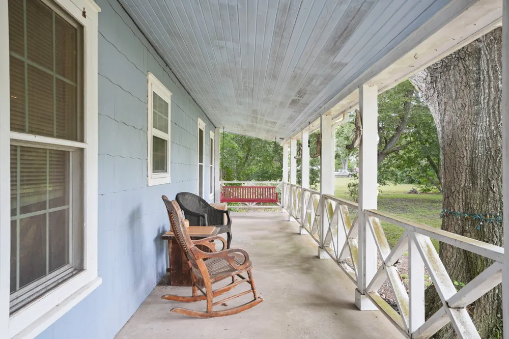 1320 W San Antonio Street Lockhart, TX 78644