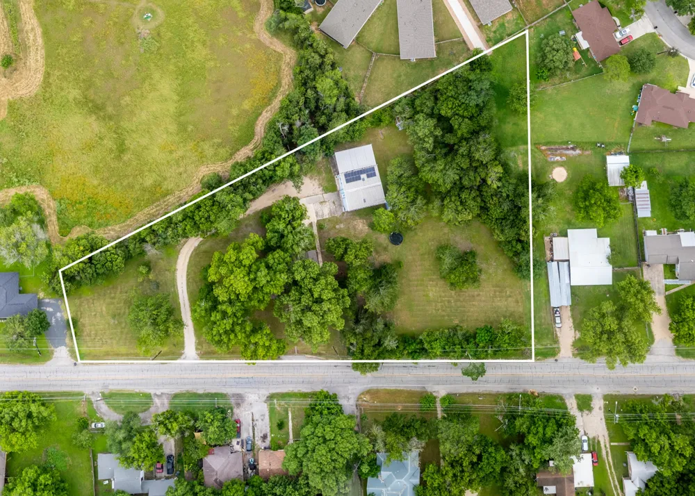 1320 W San Antonio Street Lockhart, TX 78644