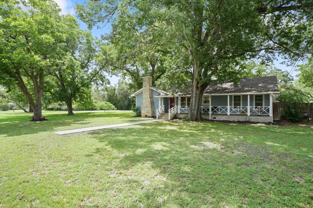 1320 W San Antonio Street Lockhart, TX 78644