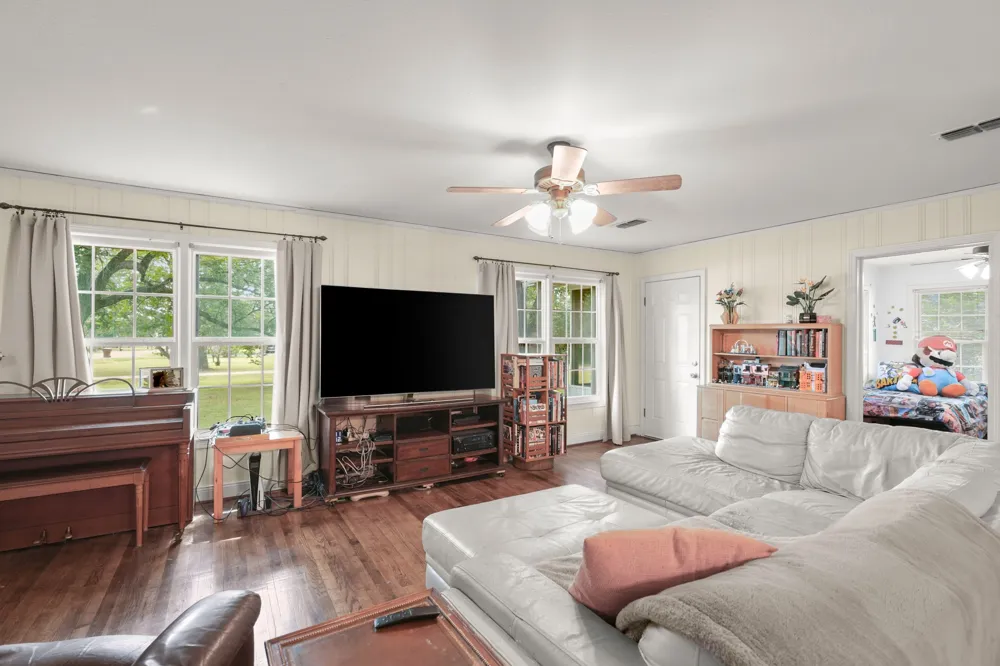 1320 W San Antonio Street Lockhart, TX 78644